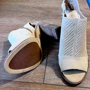 Gianni Bini open toe heel/bootie